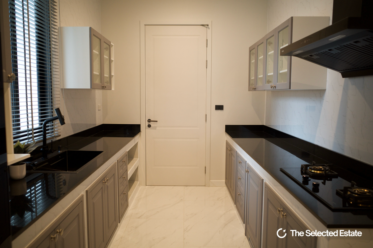 HousePattanakan, Srinakarin : 📍Sale & Amp; Ret: 5 Bedrooms | 6 Bathrooms - 705 SQM | 120 SQ.WA: RENT 800,000 THB/Month - Sale 85 MB