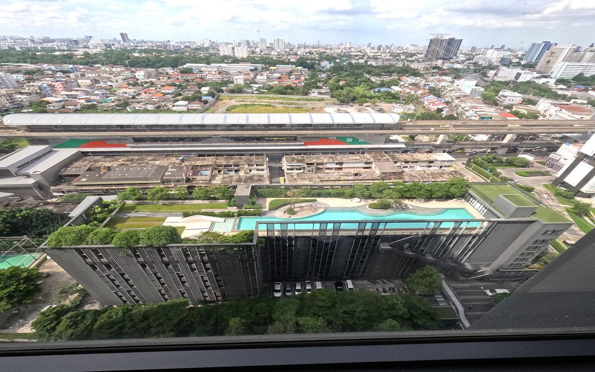 ขายคอนโดบางซื่อ วงศ์สว่าง เตาปูน : ขายคอนโด The Line วงศ์สว่าง ชั้นสูง วิวสวย พร้อมส่วนกลางครบ  ราคาต่ำกว่าตลาด! ใกล้ MRT วงศ์สว่าง เหมาะซื้ออยู่เองหรือลงทุน