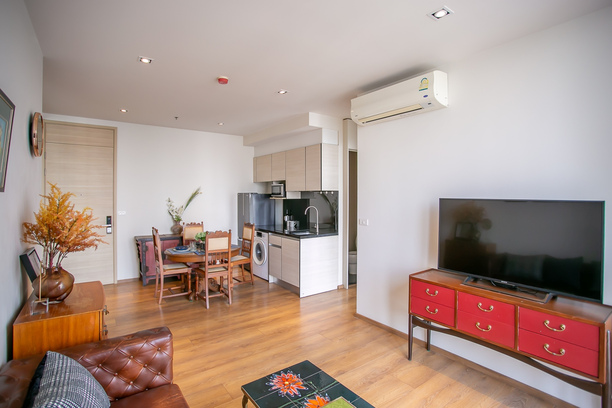 ขายคอนโดสุขุมวิท อโศก ทองหล่อ : FOR SALE PARK ORIGIN PHROM PHONG, 2 BED 2 BATH, 56 SQ.M., 33 Floor, PRICE 8,980,000 BAHT