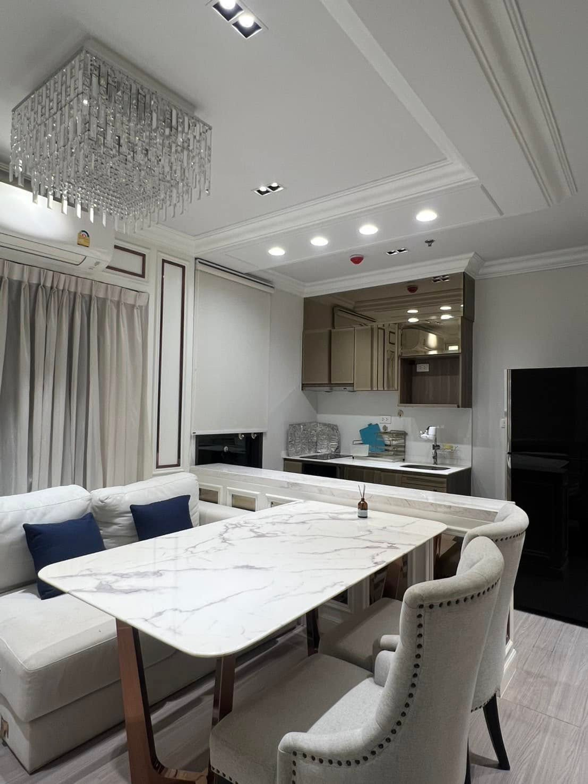 ให้เช่าคอนโดบางแค เพชรเกษม : ห้องพร้อมอยู่ ตกแต่งครบสวย Modern Luxury  ทิศตะวันออก ห้องมุมใน Private เย็นสบาย ไม่โดนแดด สนใจทักได้เลยครับ