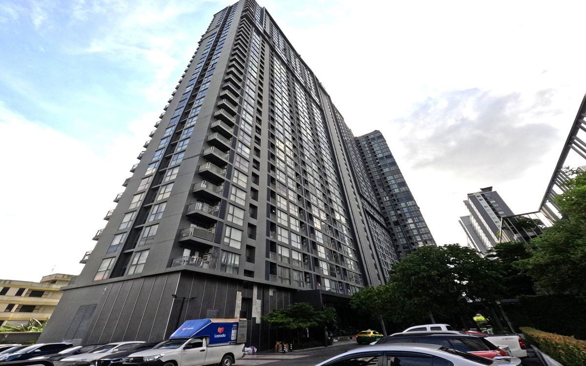 ขายคอนโดบางซื่อ วงศ์สว่าง เตาปูน : ขายคอนโด The Line วงศ์สว่าง ชั้นสูง วิวสวย พร้อมส่วนกลางครบ  ราคาต่ำกว่าตลาด! ใกล้ MRT วงศ์สว่าง เหมาะซื้ออยู่เองหรือลงทุน