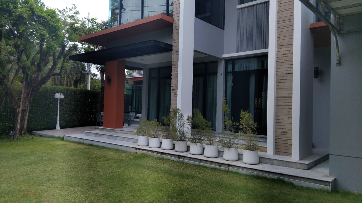 ขายบ้านพระราม 2 บางขุนเทียน : ขายบ้าน The Grand Rama 2 เนื้อที่ 145 ตรว.#แถมระบบโซล่าร์เซลส์  ราคา 29.50 ลบ. #หัวมุม #ตกแต่งสุดหรู #โซนCourtYard พื้นที่ใช้สอย 451 ตรม.