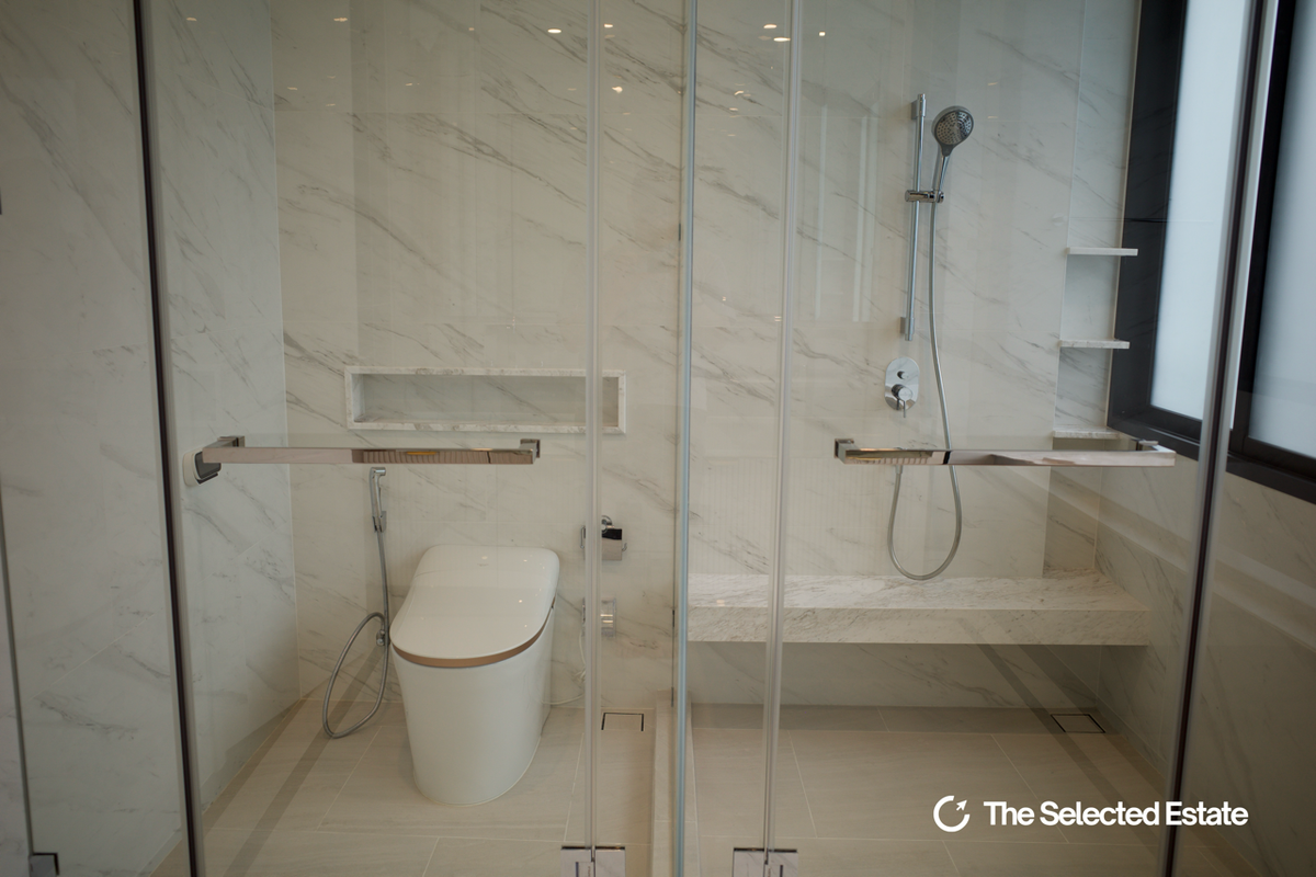 HousePattanakan, Srinakarin : 📍Sale & Amp; Ret: 5 Bedrooms | 6 Bathrooms - 705 SQM | 120 SQ.WA: RENT 800,000 THB/Month - Sale 85 MB