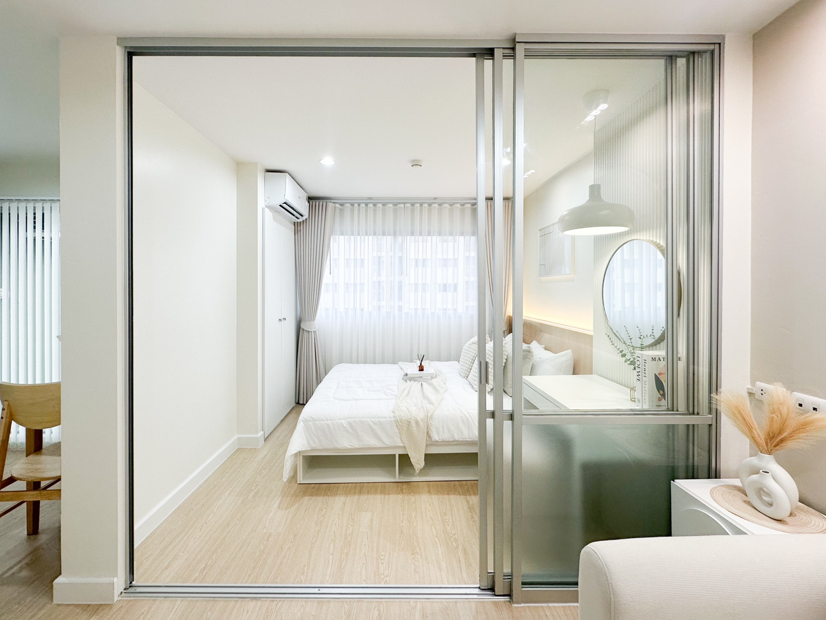 For SaleCondoKaset Nawamin,Ladplakao : Lumphini Ram Inthra-Lat Pla Khao 2, beautiful room with new furniture