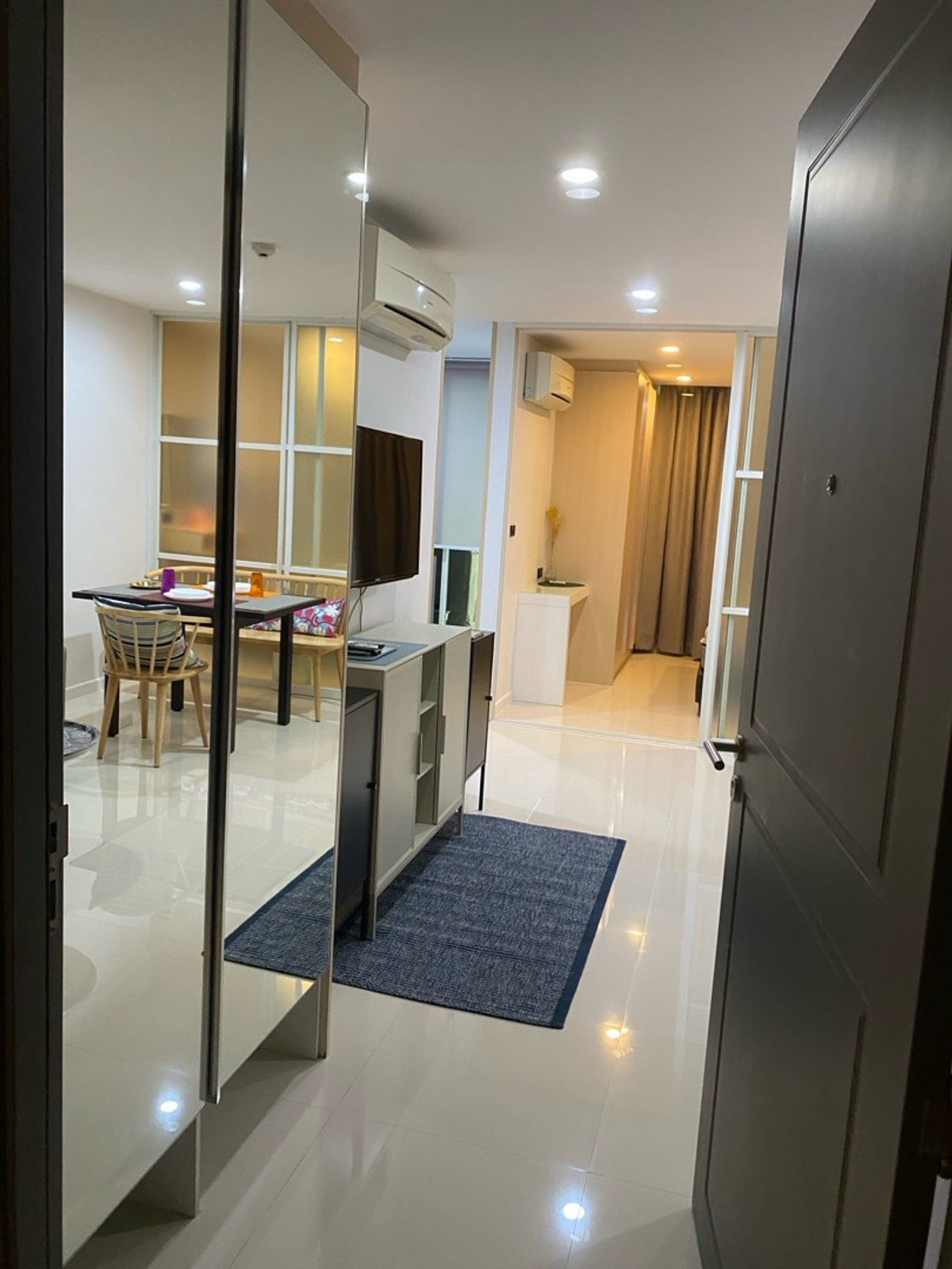 ให้เช่าคอนโดพัฒนาการ ศรีนครินทร์ : 🚩10,500.-ห้องรีโนเวทใหม่เอี่ยม 
Newค่ะห้องพร้อมอยู่ต้น มค 69  Element Srinakarin  1 น 1 น้ำ ขนาด 39 ตร.ม.  ห้องสวย อยู่สบาย  มีเครื่องซักผ้า   ติดต่อป้าแหม่ม Tel/Line : 0992982923 sri3/2/37