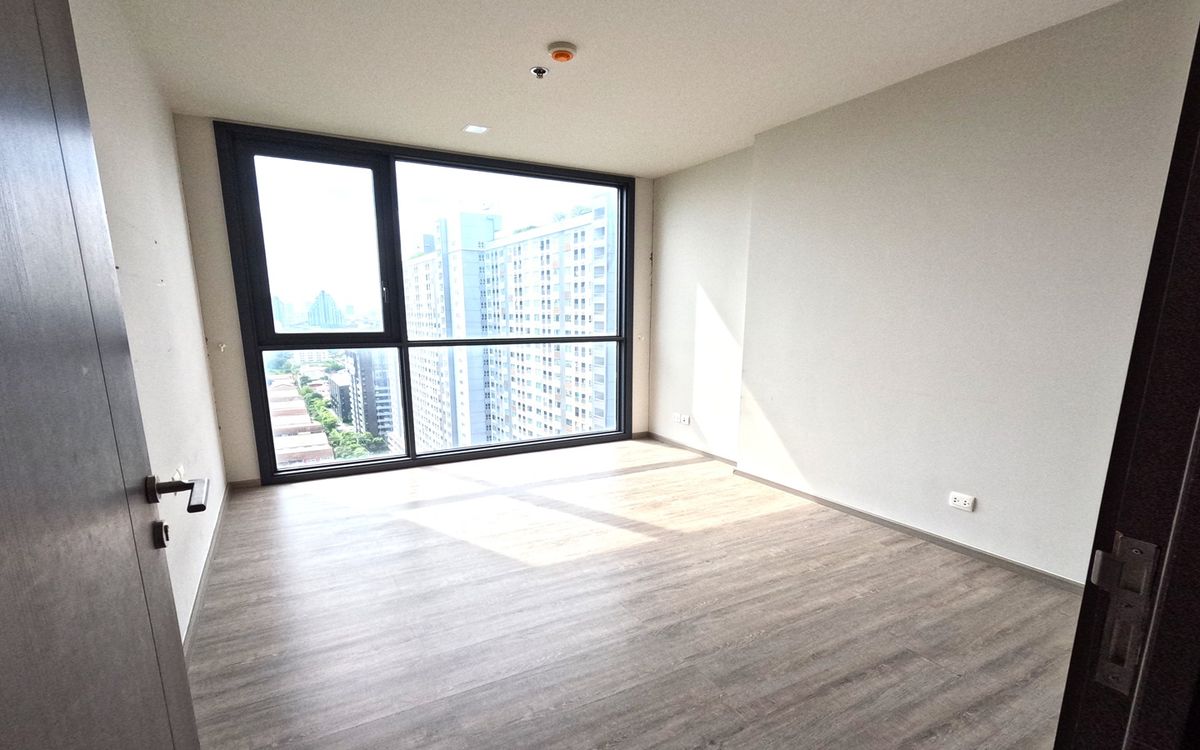 ขายคอนโดบางซื่อ วงศ์สว่าง เตาปูน : ขายคอนโด The Line วงศ์สว่าง ชั้นสูง วิวสวย พร้อมส่วนกลางครบ  ราคาต่ำกว่าตลาด! ใกล้ MRT วงศ์สว่าง เหมาะซื้ออยู่เองหรือลงทุน