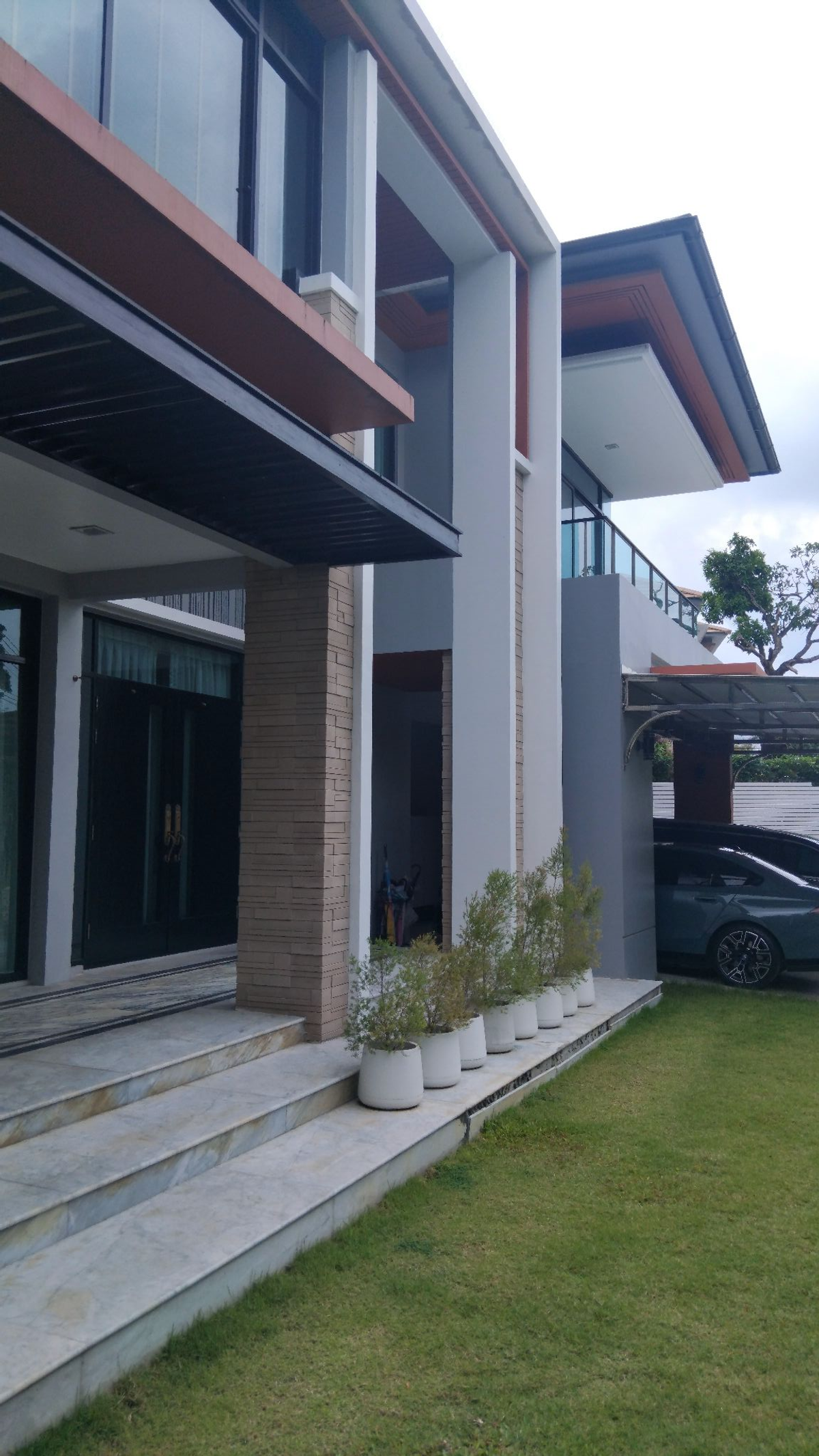 ขายบ้านพระราม 2 บางขุนเทียน : ขายบ้าน The Grand Rama 2 เนื้อที่ 145 ตรว.#แถมระบบโซล่าร์เซลส์  ราคา 29.50 ลบ. #หัวมุม #ตกแต่งสุดหรู #โซนCourtYard พื้นที่ใช้สอย 451 ตรม.