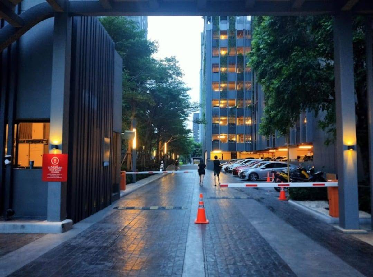 ขายคอนโดบางซื่อ วงศ์สว่าง เตาปูน : ขายคอนโด The Line วงศ์สว่าง ชั้นสูง วิวสวย พร้อมส่วนกลางครบ  ราคาต่ำกว่าตลาด! ใกล้ MRT วงศ์สว่าง เหมาะซื้ออยู่เองหรือลงทุน