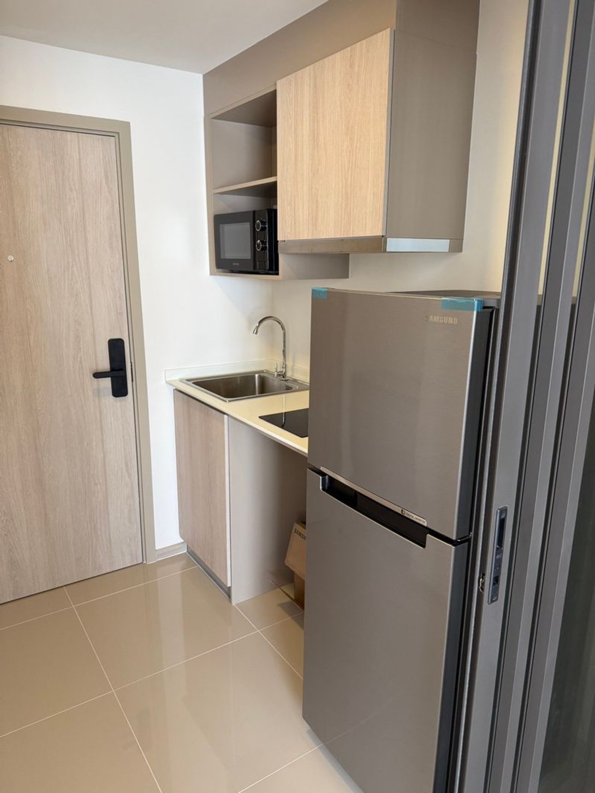 ให้เช่าคอนโดลาดกระบัง สุวรรณภูมิ : ให้เช่า คอนโด Dcondo Air #ดีคอนโดแอร์ลาดกระบัง  ห้องใหม่ เฟอร์นิเจอร์ และเครื่องใช้ไฟฟ้าครบ ตึก A ชั้น 5 ขนาด 25 ตารางเมตร ตกแต่งสวย ทิศใต้ แดดไม่ร้อน วิวธรรมชาติ