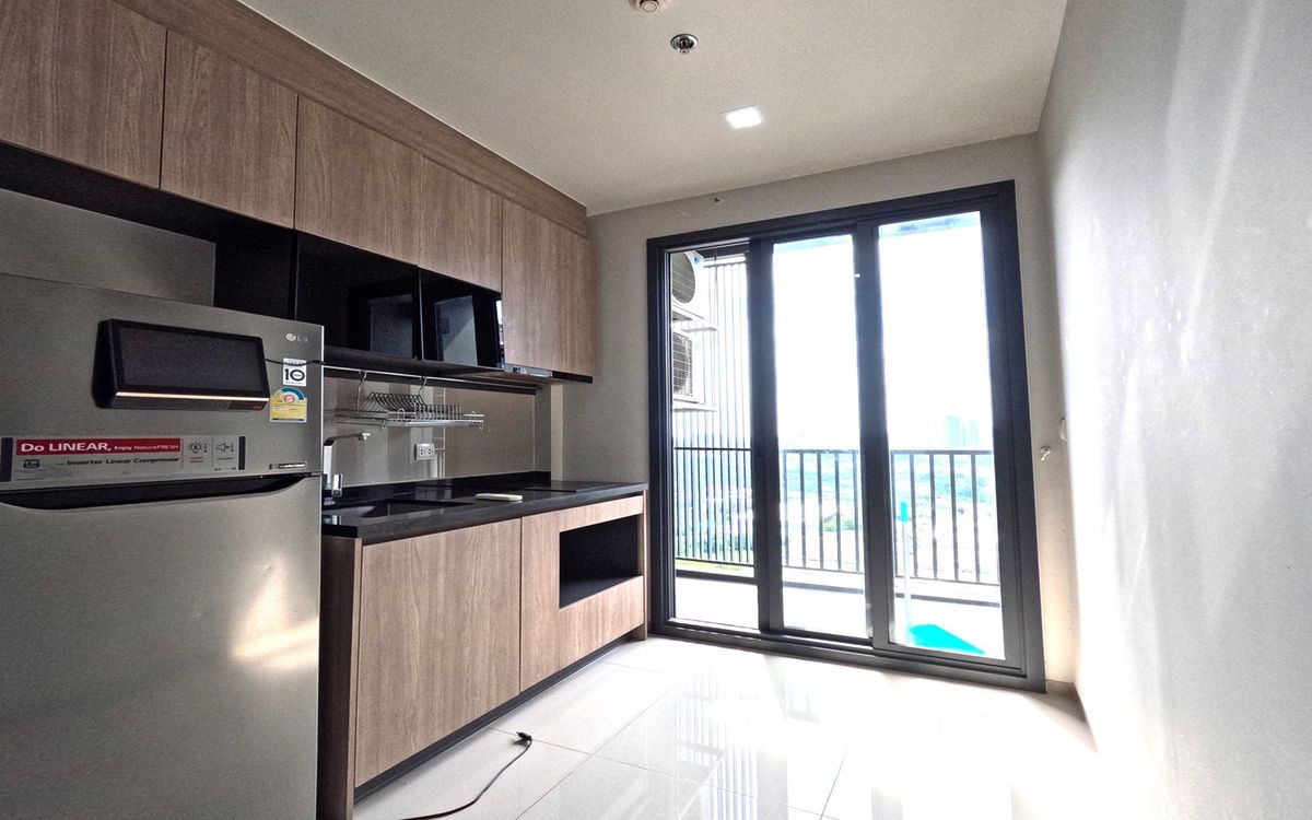 ขายคอนโดบางซื่อ วงศ์สว่าง เตาปูน : ขายคอนโด The Line วงศ์สว่าง ชั้นสูง วิวสวย พร้อมส่วนกลางครบ  ราคาต่ำกว่าตลาด! ใกล้ MRT วงศ์สว่าง เหมาะซื้ออยู่เองหรือลงทุน