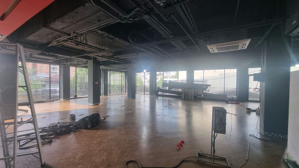 For RentRetail SpaceSukhumvit, Asoke, Thonglor : BTS Phrom Phong, rent a large area of ​​767.32 square meters, 750 baht per square meter