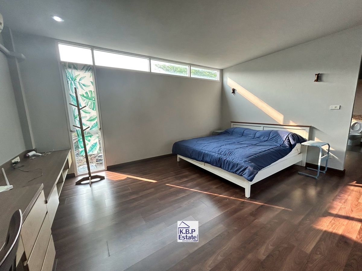 For RentTownhomeSukhumvit, Asoke, Thonglor : For RENT Single House Sukhumvit 49 (Thonglor Area) Fully Furniture Type 3 Beds 3 Baths +1MAID Room