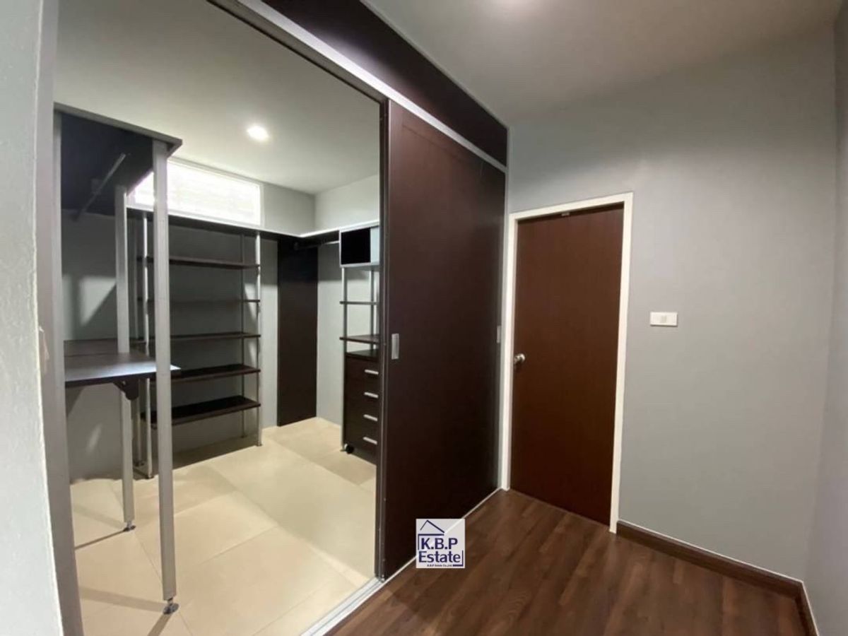 For RentTownhomeSukhumvit, Asoke, Thonglor : For RENT Single House Sukhumvit 49 (Thonglor Area) Fully Furniture Type 3 Beds 3 Baths +1MAID Room