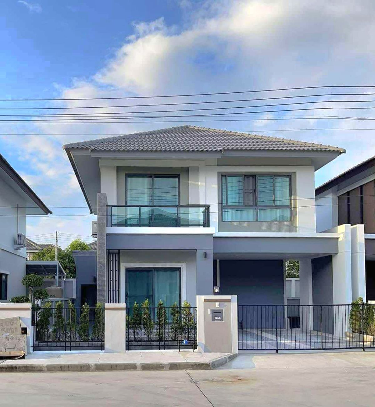 For RentHouseChiang Mai : House for Rent !! ,Karnkanok 12 ,Near Unity 2km. , Near Abs School,Varee school  .