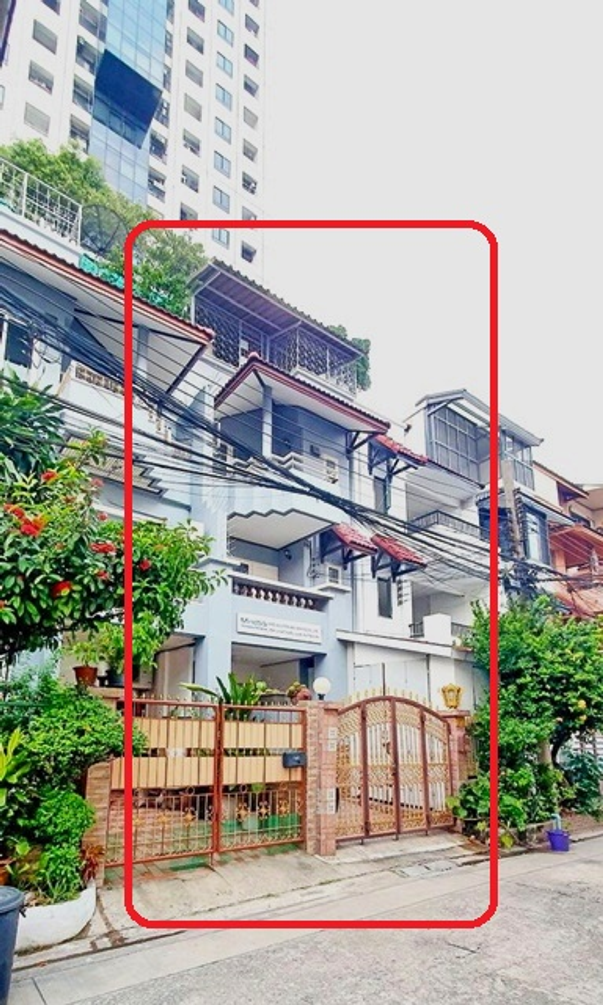 For RentTownhomeSapankwai,Jatujak : 4 -storey home office for rent, BTS Phahonyothin 24 302 M.5, Bed, Major Ratchayothin 402, 19 sq.w. 239 sq.w., St. Stephens International School 2.3 km.