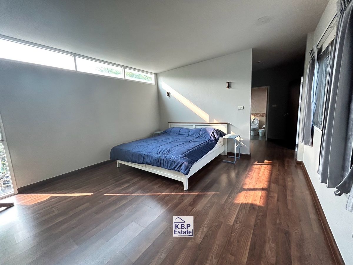 For RentTownhomeSukhumvit, Asoke, Thonglor : For RENT Single House Sukhumvit 49 (Thonglor Area) Fully Furniture Type 3 Beds 3 Baths +1MAID Room