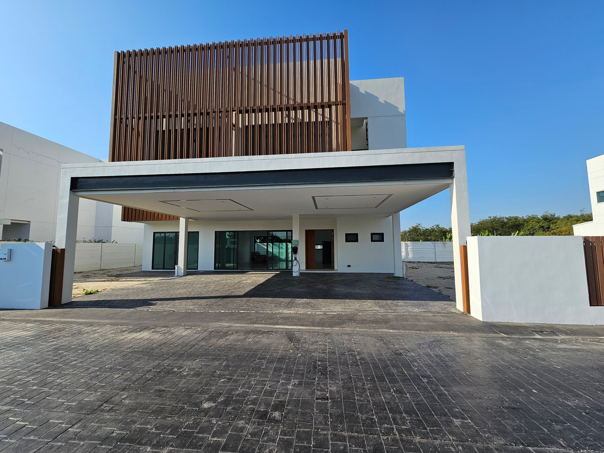 ขายบ้านปทุมธานี รังสิต ธรรมศาสตร์ : บ้านเดี่ยวหลุดดาวน์ บ้านใหม่ จ.ปทุมธานี เนื่อที่เยอาะ ไม่มีค่าส่วนกลาง เนื้อที่ 180   ตรว. ให้เยอาะที่สุดในย่านนี้ ราคาเพียง 13.7 M.