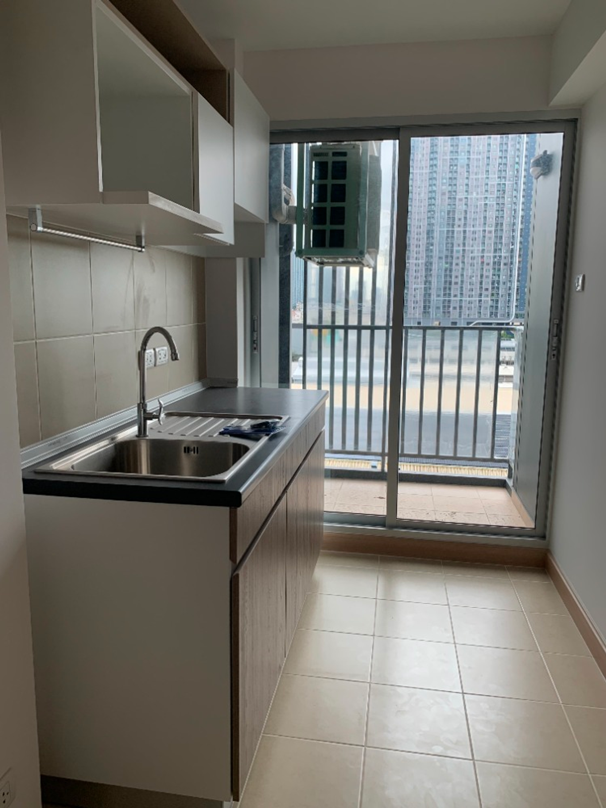 For SaleCondoSamut Prakan,Samrong : Condo for sale, Supalai Vernda, Sukhumvit 117, 9th floor, beautiful view, plus complete electrical appliances (SM1043)