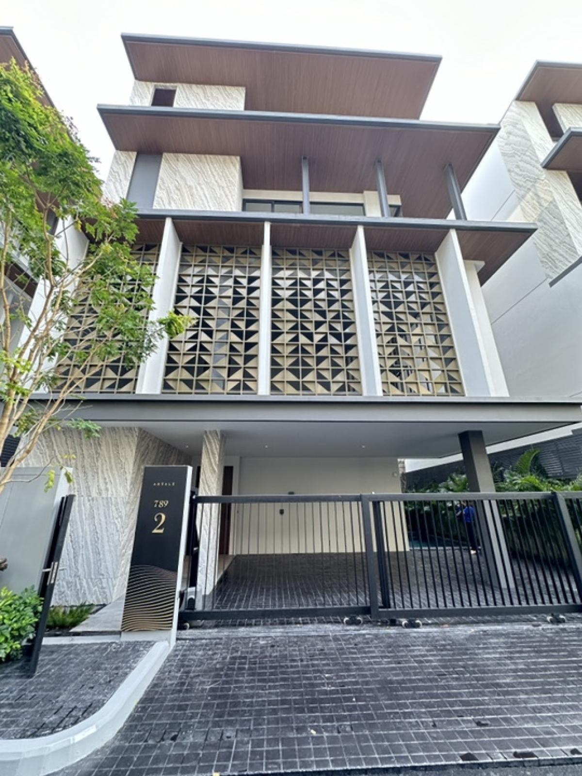 For SaleHouseRama9, Petchburi, RCA : New house for sale !! Luxury 𝗔𝗥𝗧𝗔𝗟𝗘 𝗔𝗦𝗢𝗞𝗘 𝗔𝗦𝗢𝗞𝗘 𝗔𝗦𝗢𝗞𝗘 𝗔𝗦𝗢𝗞𝗘 𝟵 𝟵 𝟵 Size 50 sq.w. 434 sqm. Price VVIP 44 MB in the heart of Rama 9
