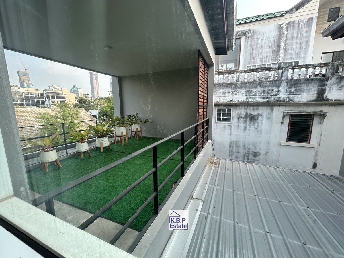 For RentTownhomeSukhumvit, Asoke, Thonglor : For RENT Single House Sukhumvit 49 (Thonglor Area) Fully Furniture Type 3 Beds 3 Baths +1MAID Room