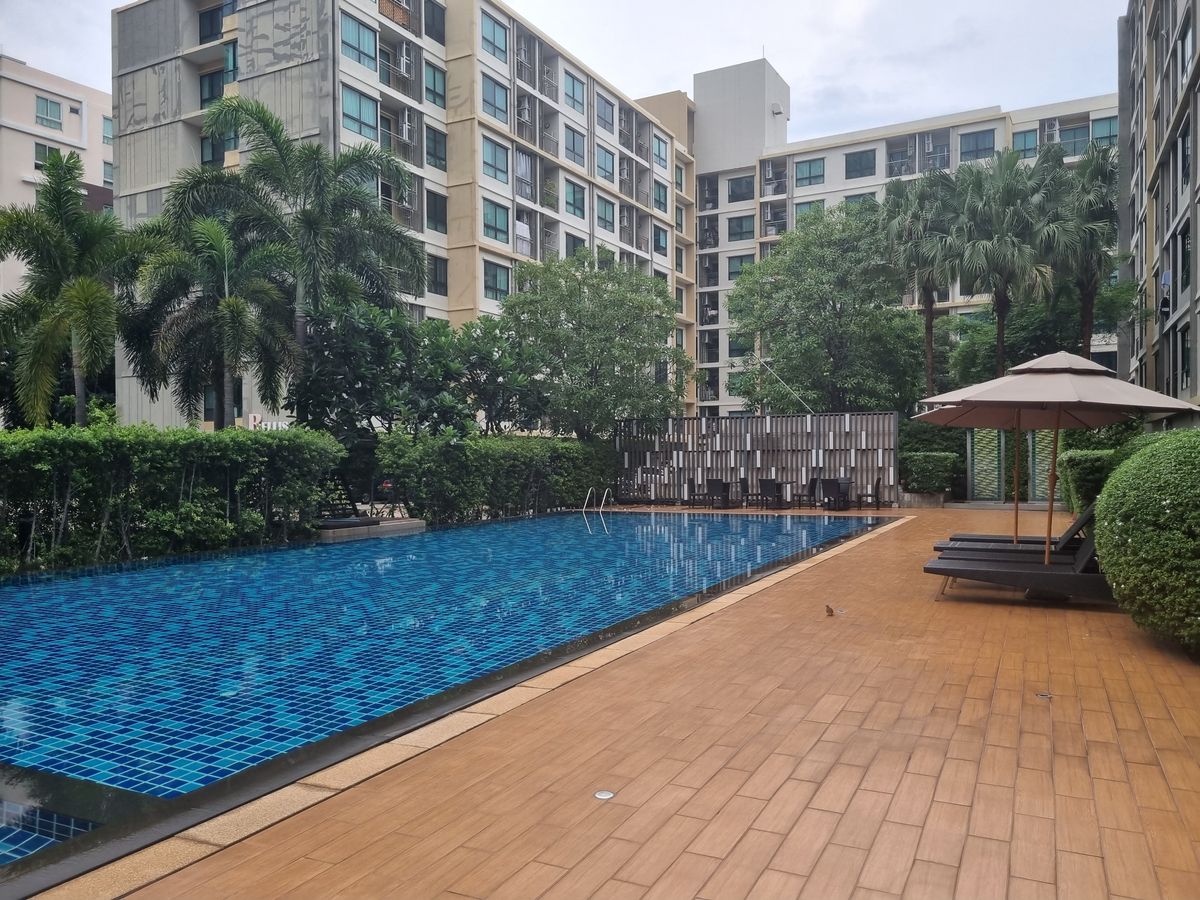 For SaleCondoKasetsart, Ratchayothin : 🏙 Condo for sale, Supalai Q, Ratchayothin-Phahonyothin 34, Swimming Pool View The atmosphere is shady, ready! 🌿✨