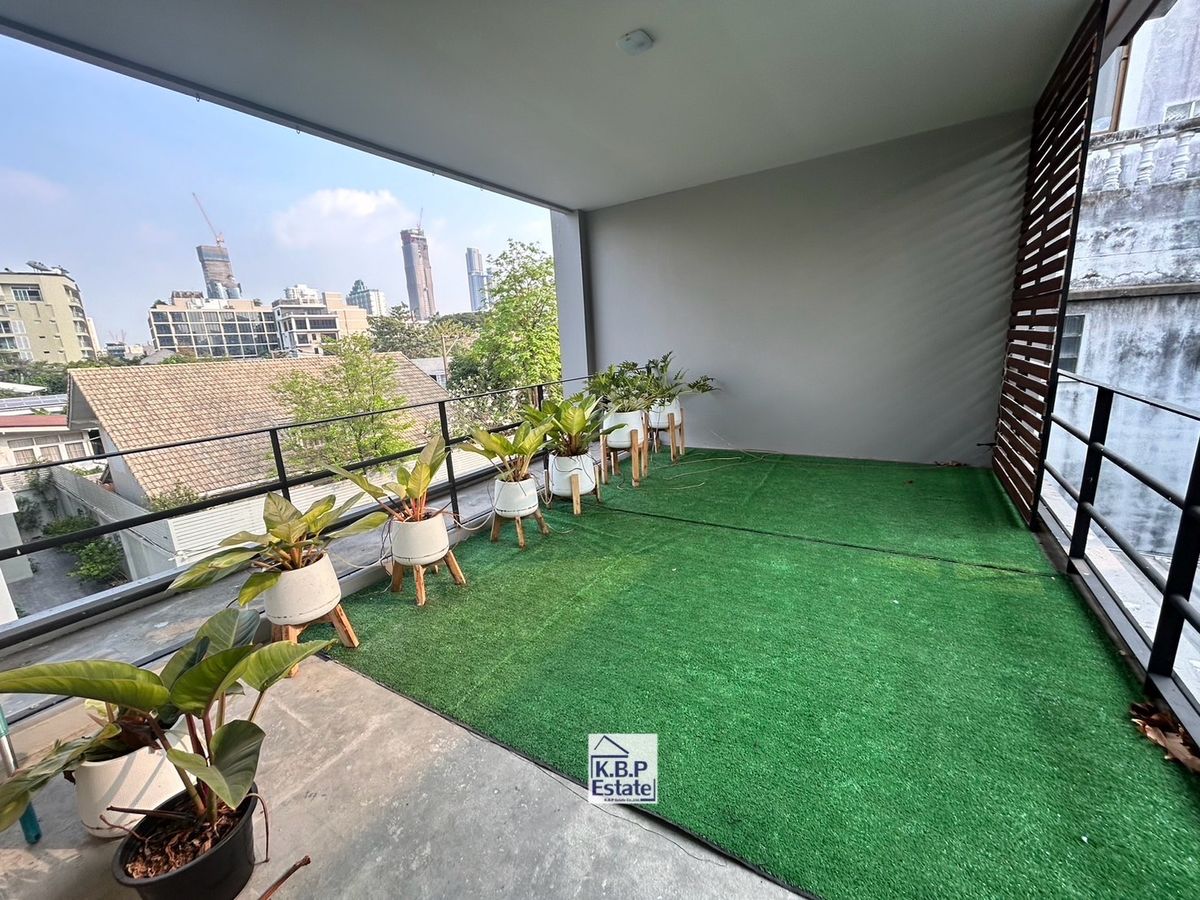 For RentTownhomeSukhumvit, Asoke, Thonglor : For RENT Single House Sukhumvit 49 (Thonglor Area) Fully Furniture Type 3 Beds 3 Baths +1MAID Room