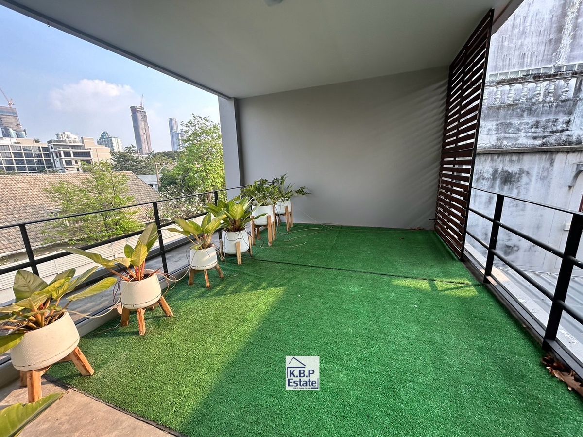 For RentTownhomeSukhumvit, Asoke, Thonglor : For RENT Single House Sukhumvit 49 (Thonglor Area) Fully Furniture Type 3 Beds 3 Baths +1MAID Room