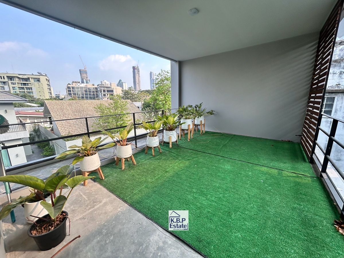 For RentTownhomeSukhumvit, Asoke, Thonglor : For RENT Single House Sukhumvit 49 (Thonglor Area) Fully Furniture Type 3 Beds 3 Baths +1MAID Room