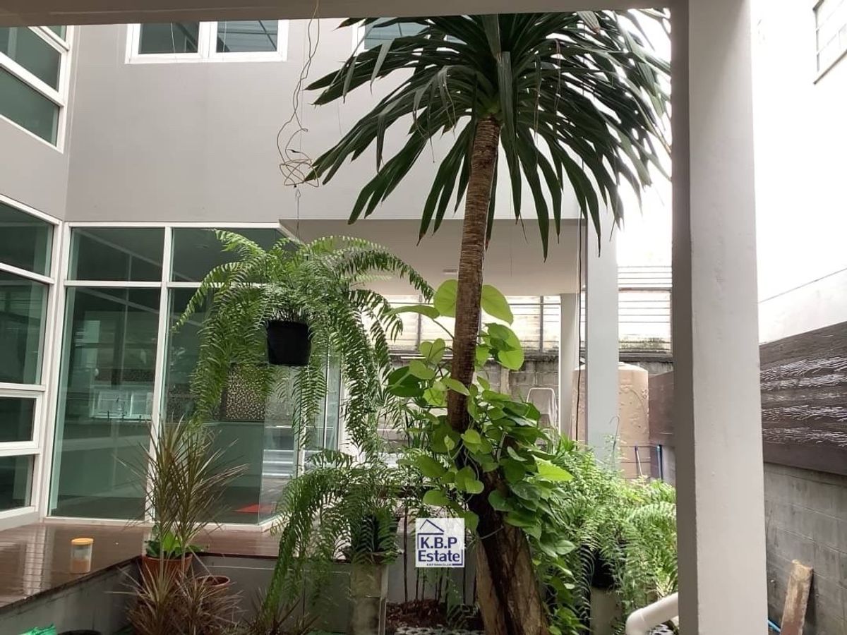 For RentTownhomeSukhumvit, Asoke, Thonglor : For RENT Single House Sukhumvit 49 (Thonglor Area) Fully Furniture Type 3 Beds 3 Baths +1MAID Room