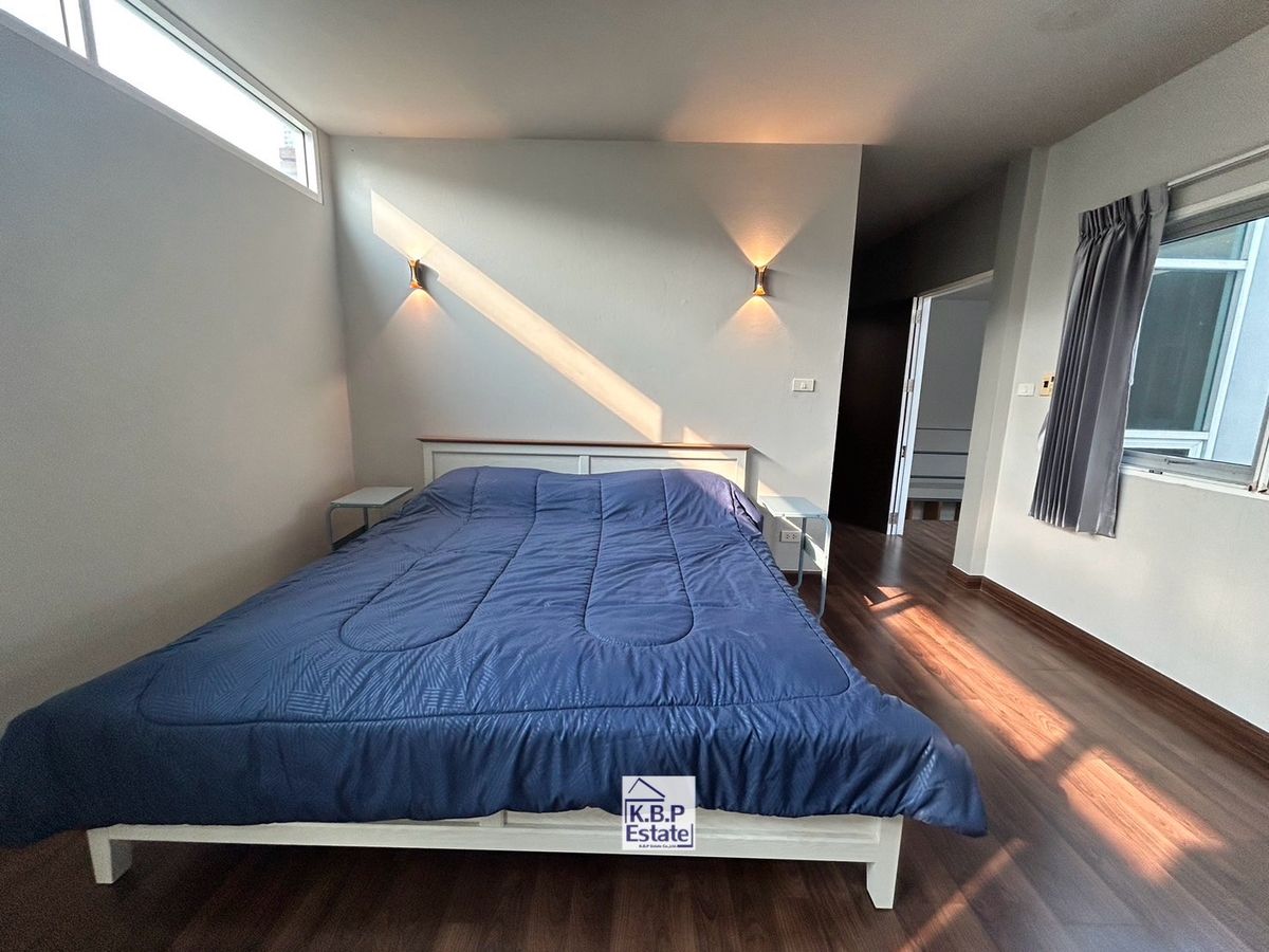 For RentTownhomeSukhumvit, Asoke, Thonglor : For RENT Single House Sukhumvit 49 (Thonglor Area) Fully Furniture Type 3 Beds 3 Baths +1MAID Room