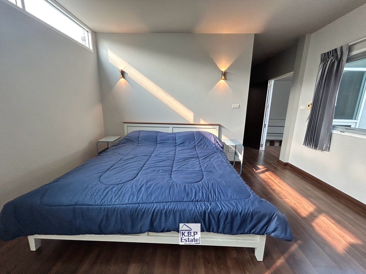 For RentTownhomeSukhumvit, Asoke, Thonglor : For RENT Single House Sukhumvit 49 (Thonglor Area) Fully Furniture Type 3 Beds 3 Baths +1MAID Room