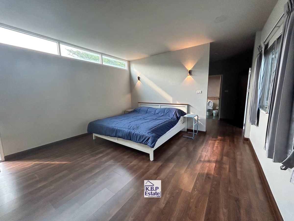 For RentTownhomeSukhumvit, Asoke, Thonglor : For RENT Single House Sukhumvit 49 (Thonglor Area) Fully Furniture Type 3 Beds 3 Baths +1MAID Room