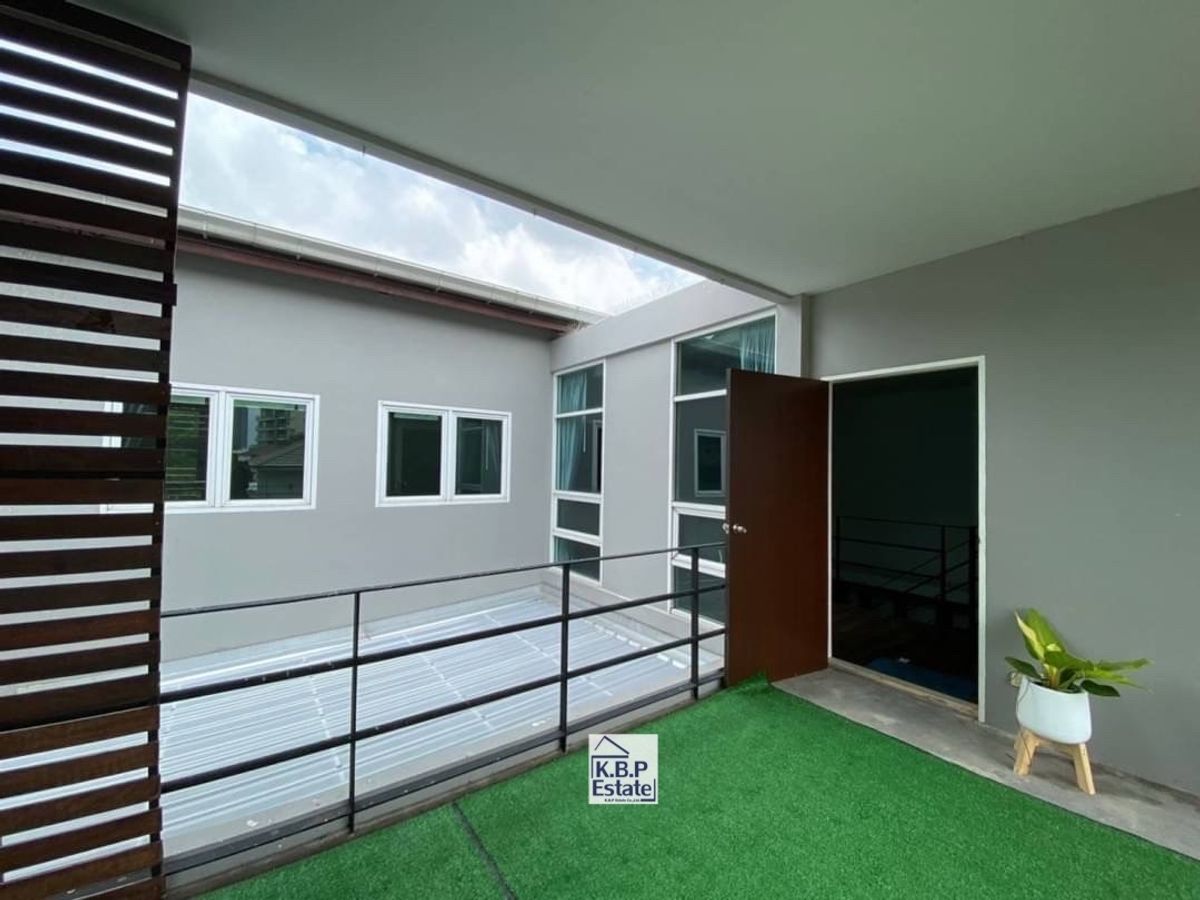 For RentTownhomeSukhumvit, Asoke, Thonglor : For RENT Single House Sukhumvit 49 (Thonglor Area) Fully Furniture Type 3 Beds 3 Baths +1MAID Room