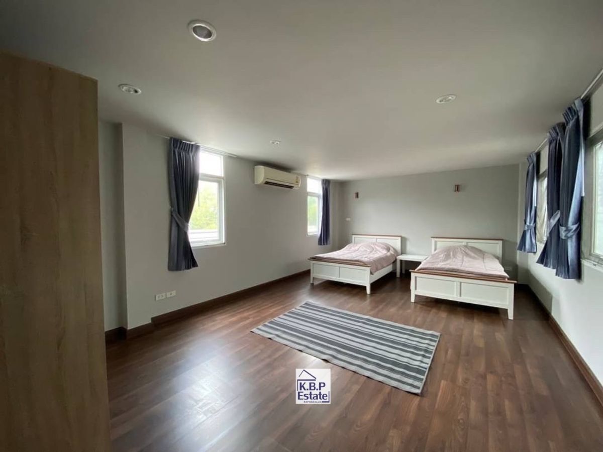 For RentTownhomeSukhumvit, Asoke, Thonglor : For RENT Single House Sukhumvit 49 (Thonglor Area) Fully Furniture Type 3 Beds 3 Baths +1MAID Room