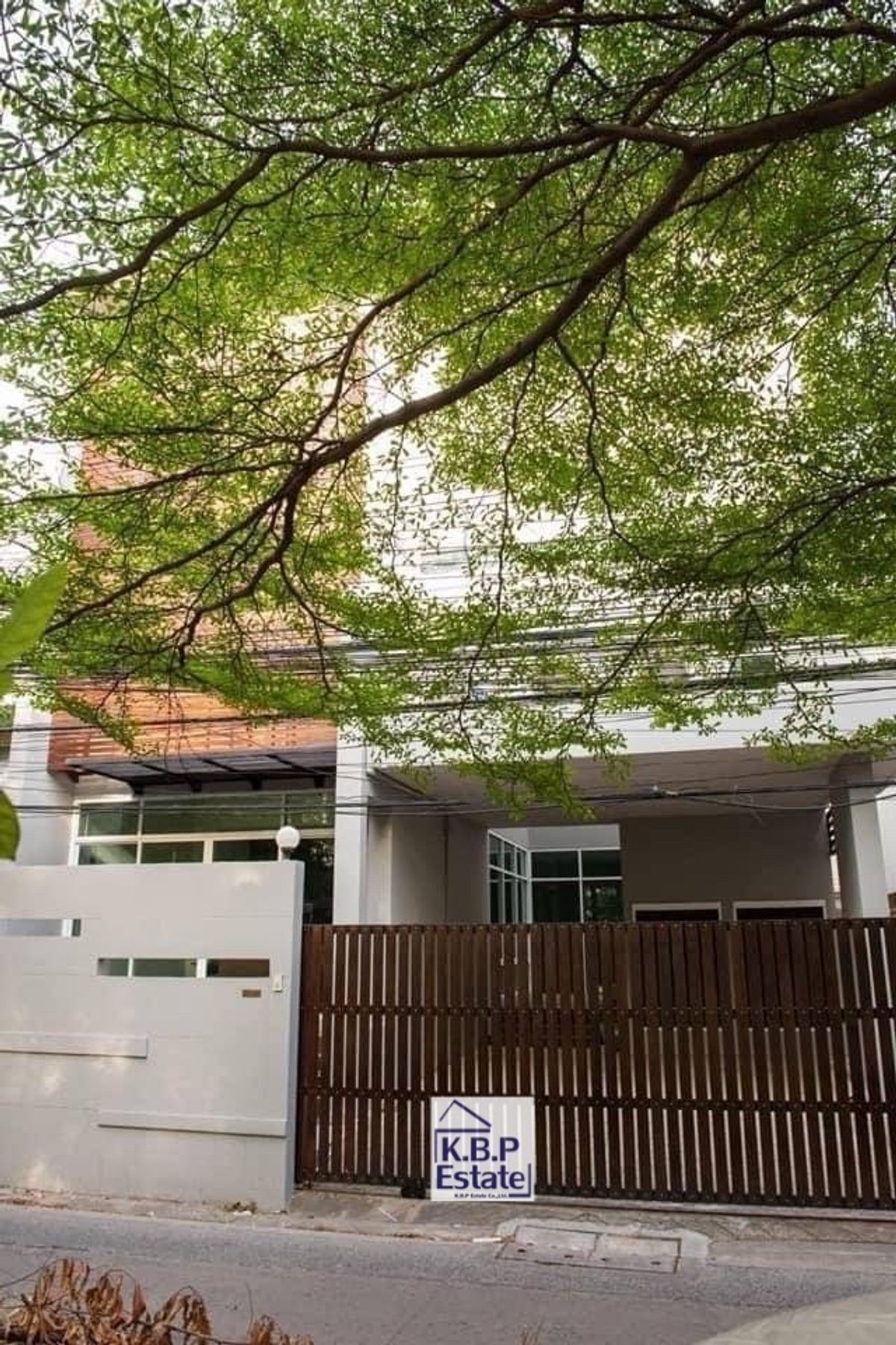 For RentTownhomeSukhumvit, Asoke, Thonglor : For RENT Single House Sukhumvit 49 (Thonglor Area) Fully Furniture Type 3 Beds 3 Baths +1MAID Room