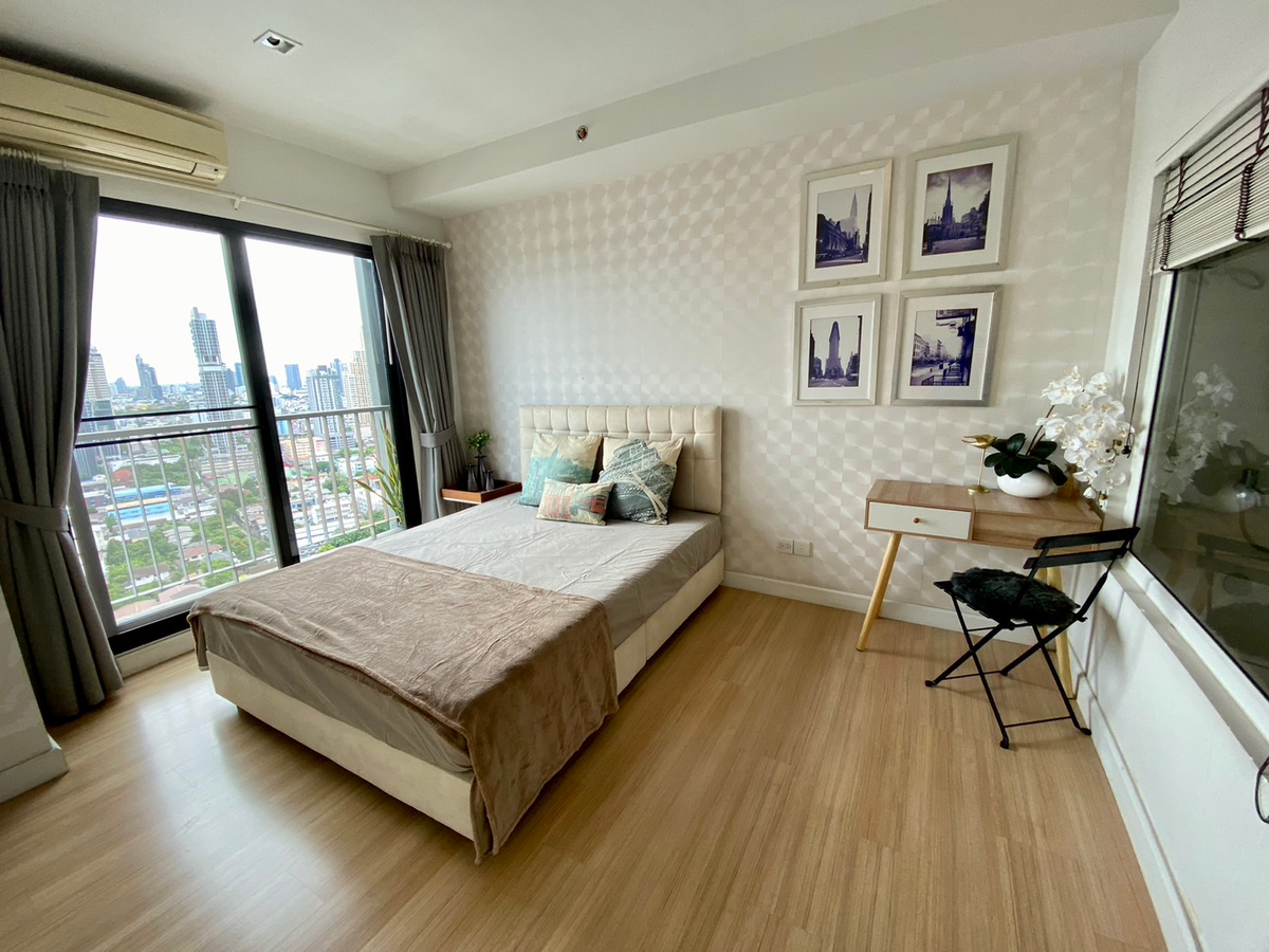 ให้เช่าคอนโดสาทร นราธิวาส : คอนโดพร้อมให้เช่า ชั้นสูงบนสุด ตกแต่งแบบ Loft Design เดินทางสะดวกไปยัง BTS ศาลาแดงและ MRT ลุมพินี