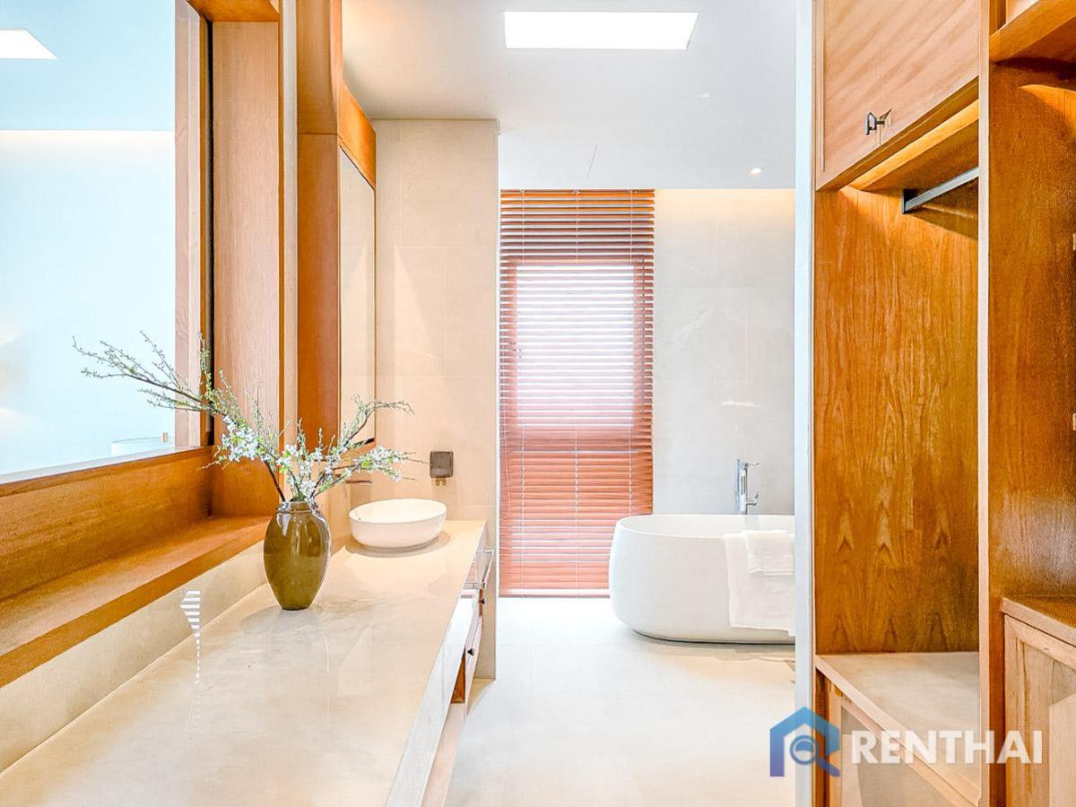 For SaleHousePhuket : Luxury Beachfront Villa in Phuket