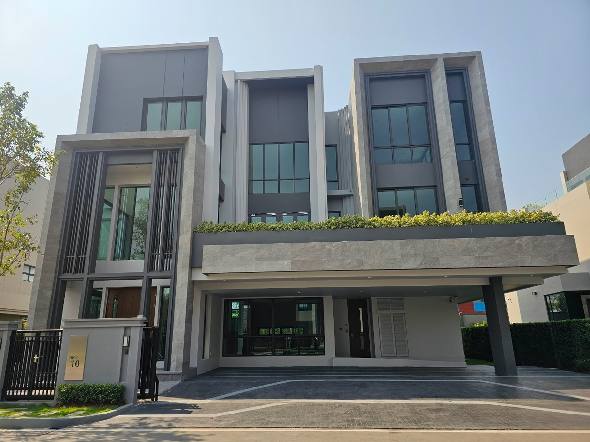 For SaleHouseLadkrabang, Suwannaphum Airport : Grand Bangkok Boulevadyard Bangna, 3 -storey detached house with transfer 55.9 million