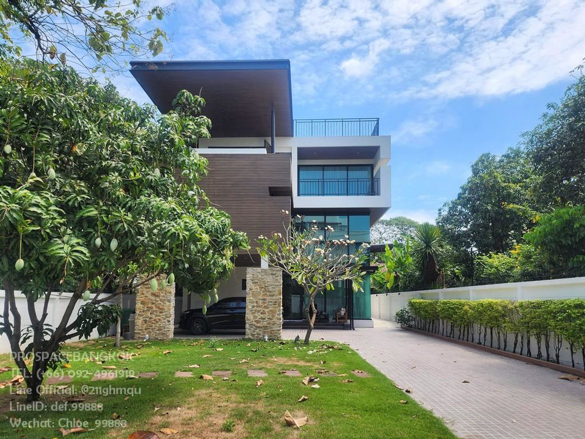 HouseRatchadapisek, Huaikwang, Suttisan : Modern 3 -story house, 4 + 1 bedroom with the roof terrace and garden (sell with tenant)