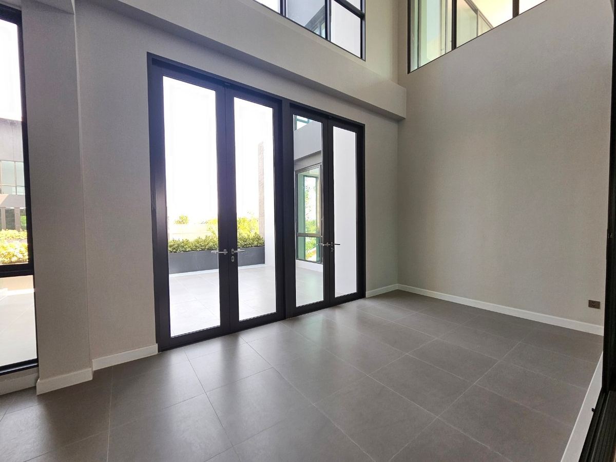 For SaleHouseLadkrabang, Suwannaphum Airport : Grand Bangkok Boulevadyard Bangna, 3 -storey detached house with transfer 55.9 million