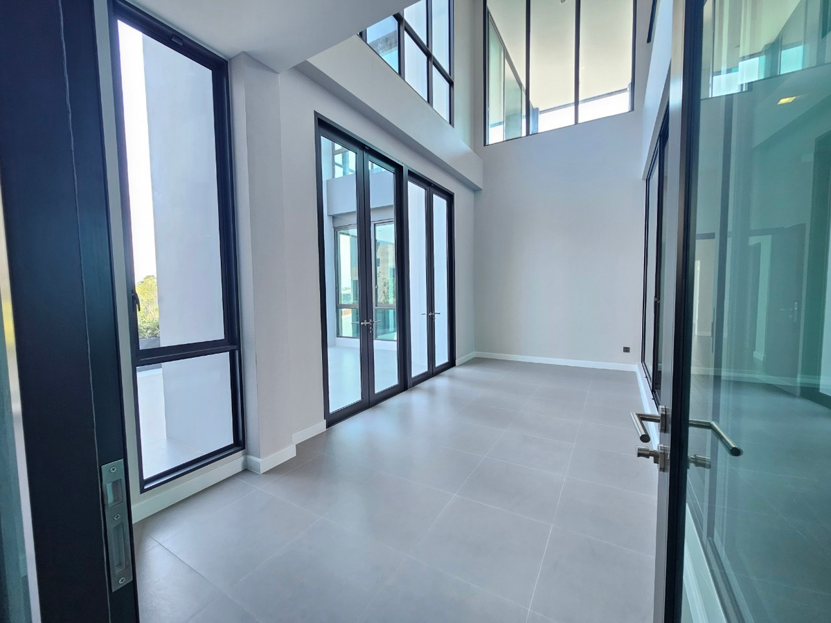 For SaleHouseLadkrabang, Suwannaphum Airport : Grand Bangkok Boulevadyard Bangna, 3 -storey detached house with transfer 55.9 million