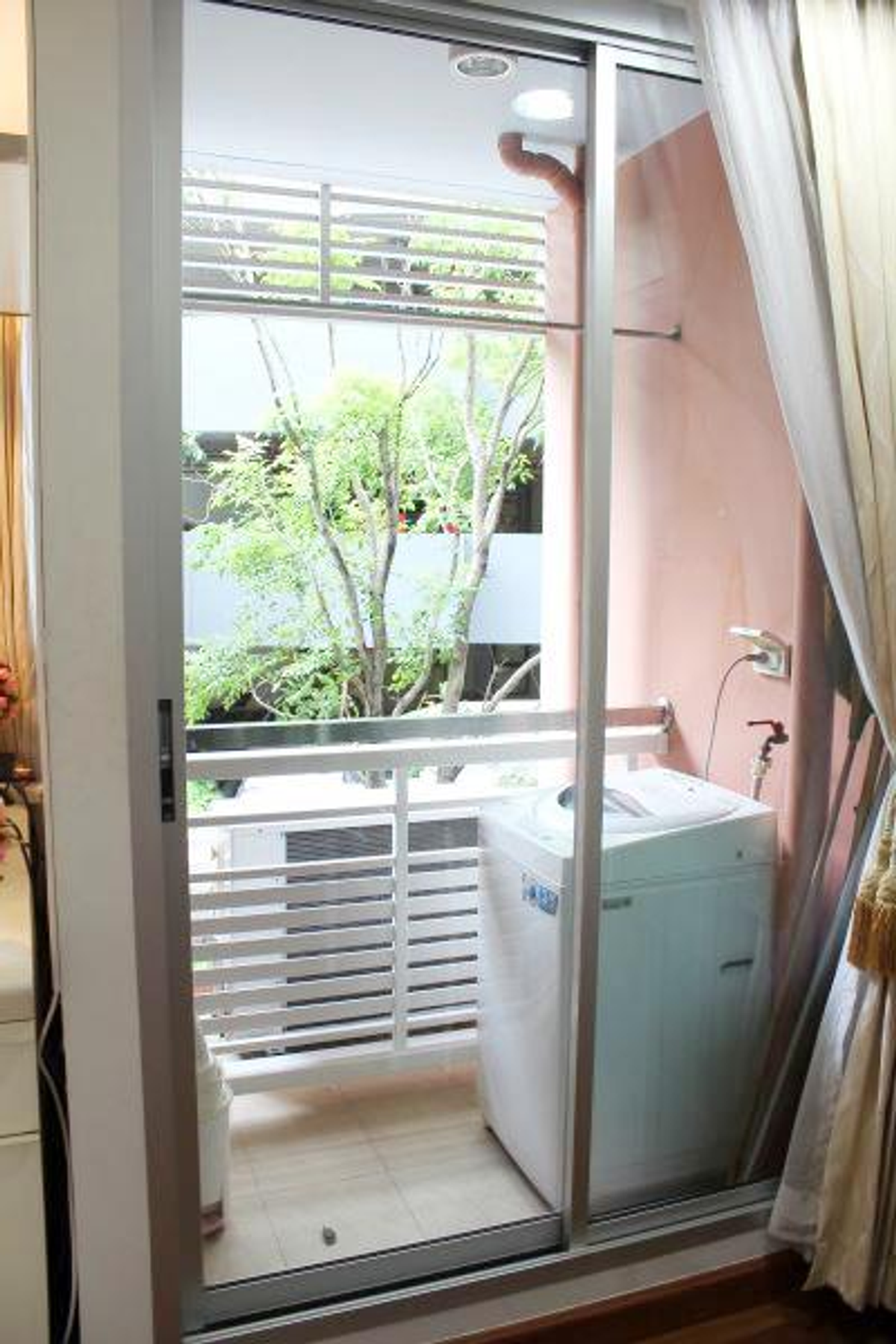 ขายคอนโดรัชดา ห้วยขวาง : ขาย The Kris Extra 4 สตูดิโอ 27 ตรม. ชั้น 2 ซ.รัชดาภิเษก 17 ราคาดีสุด