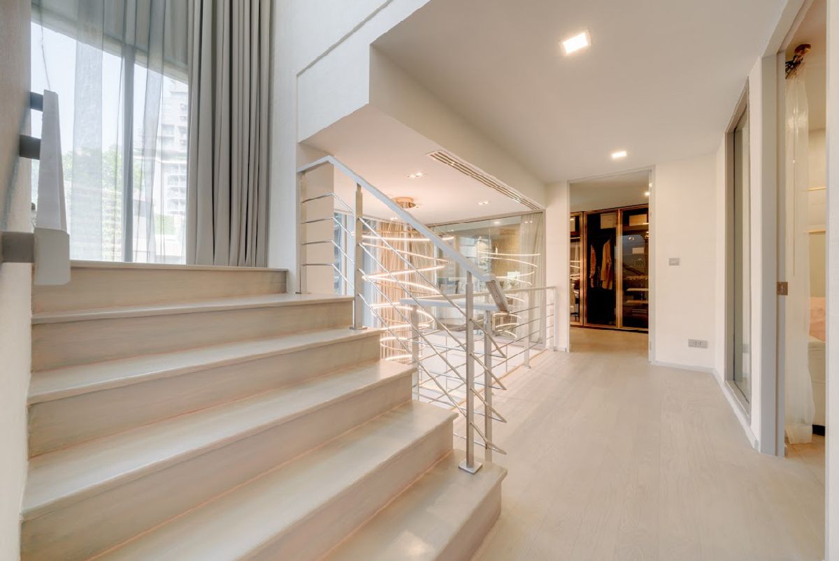 ขายคอนโดสุขุมวิท อโศก ทองหล่อ : ขาย Ashton 41 ขนาด 131 Sq.m 3 bed 3 bath เพียง 27.9 MB ติดต่อ 086-795-9997 (จิมมี่)