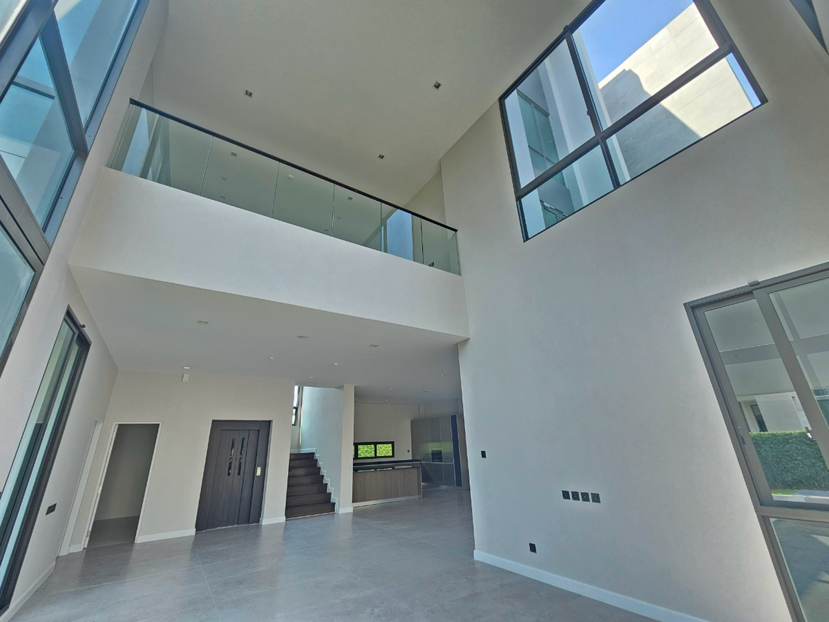 For SaleHouseLadkrabang, Suwannaphum Airport : Grand Bangkok Boulevadyard Bangna, 3 -storey detached house with transfer 55.9 million