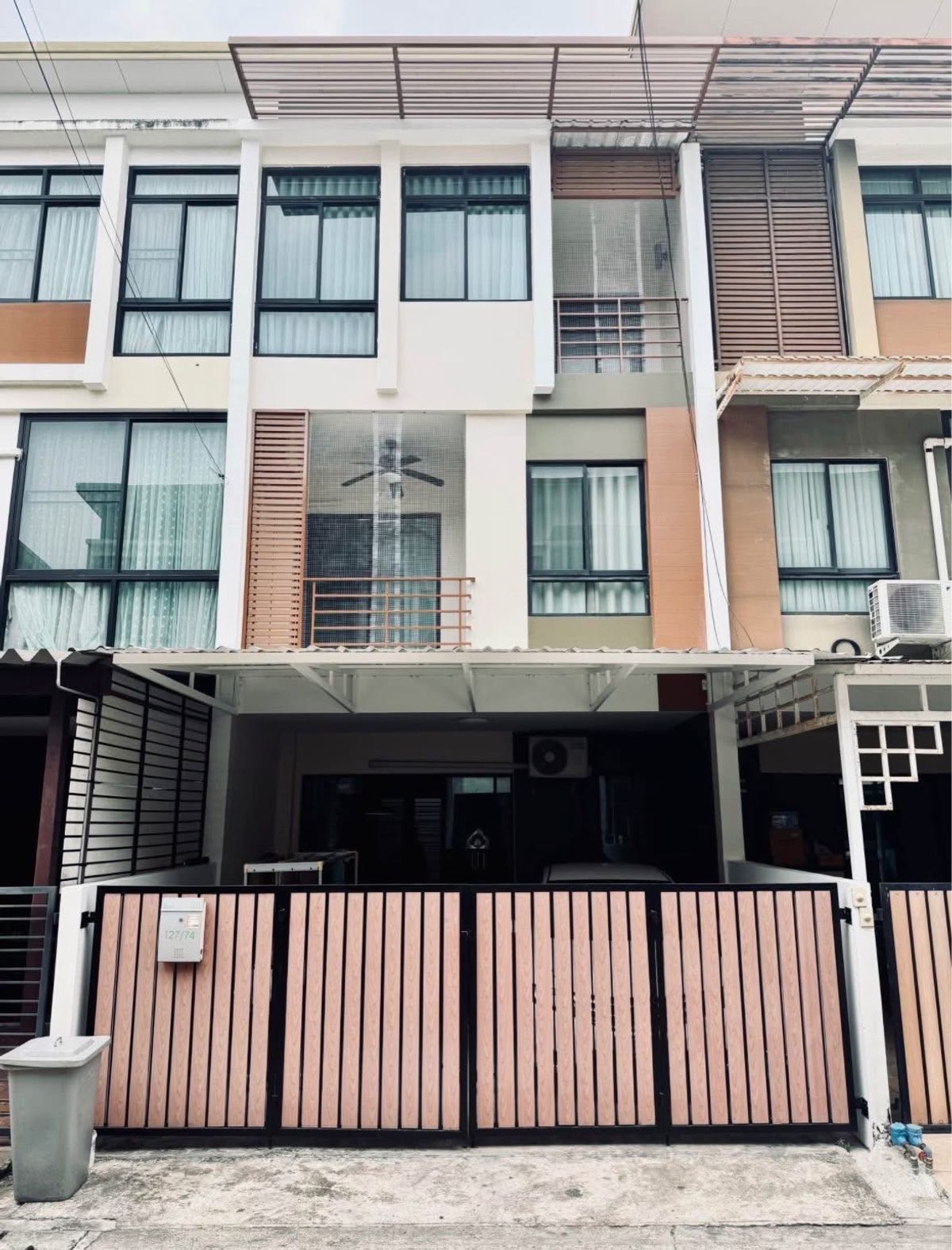 ให้เช่าทาวน์โฮมเกษตรศาสตร์ รัชโยธิน : 23,000.- ทาวน์โฮม 3 ชั้น พร้อมเฟอร์ หมู่บ้าน Sixnature ซิกเนเจอร์ วิภาวดี 60 ใกล้ม.ศรีปทุม สถานีบางบัว
