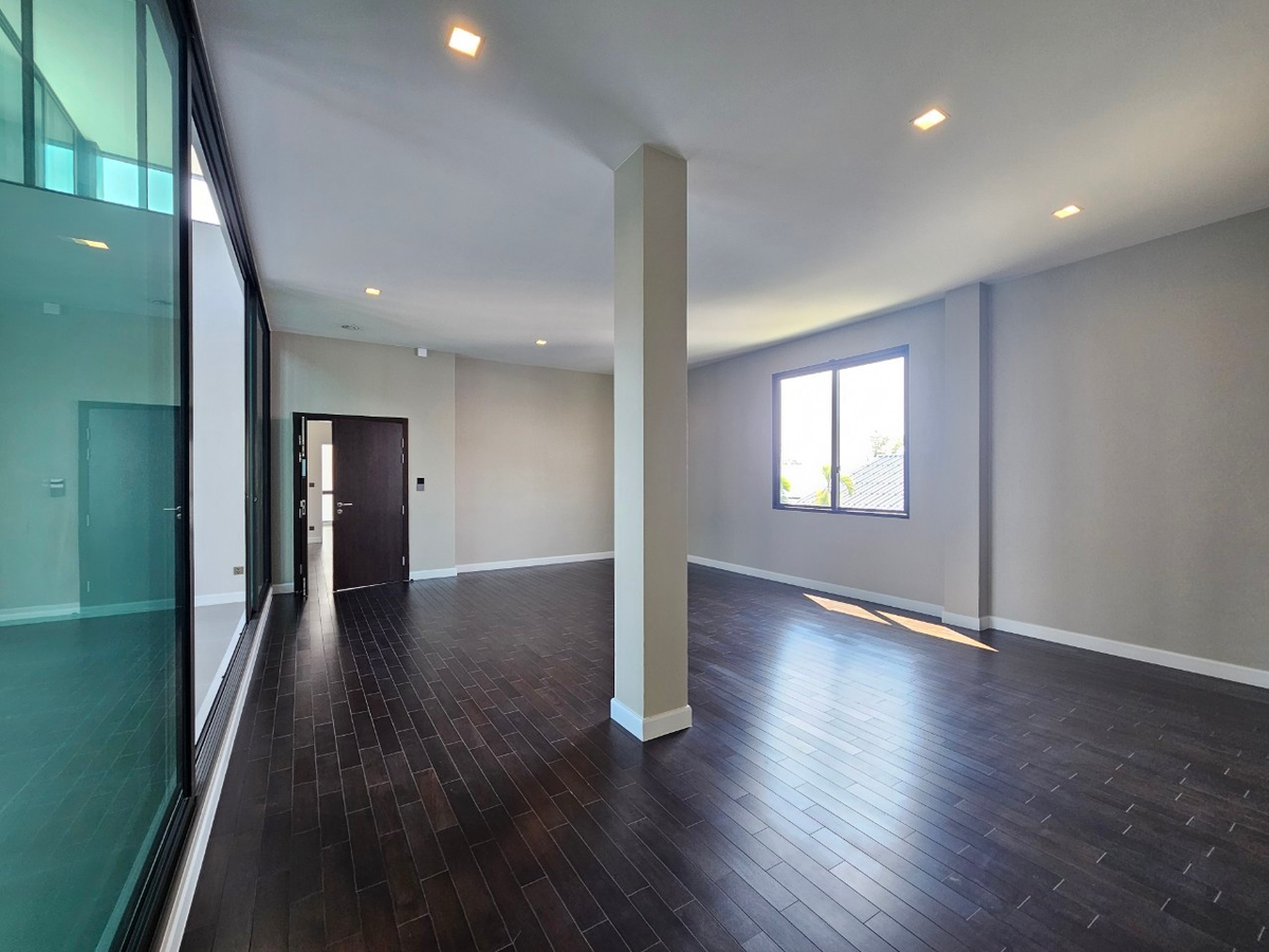 For SaleHouseLadkrabang, Suwannaphum Airport : Grand Bangkok Boulevadyard Bangna, 3 -storey detached house with transfer 55.9 million