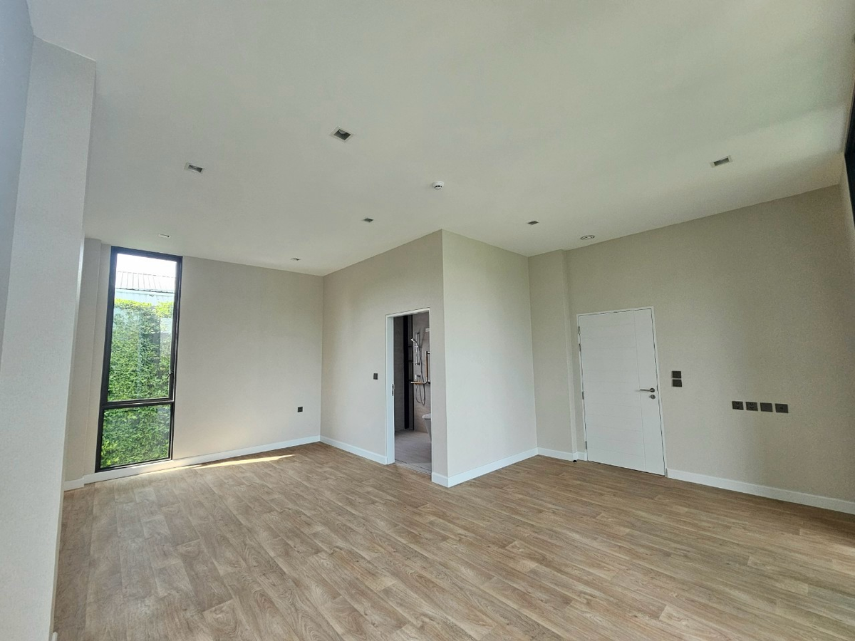 For SaleHouseLadkrabang, Suwannaphum Airport : Grand Bangkok Boulevadyard Bangna, 3 -storey detached house with transfer 55.9 million