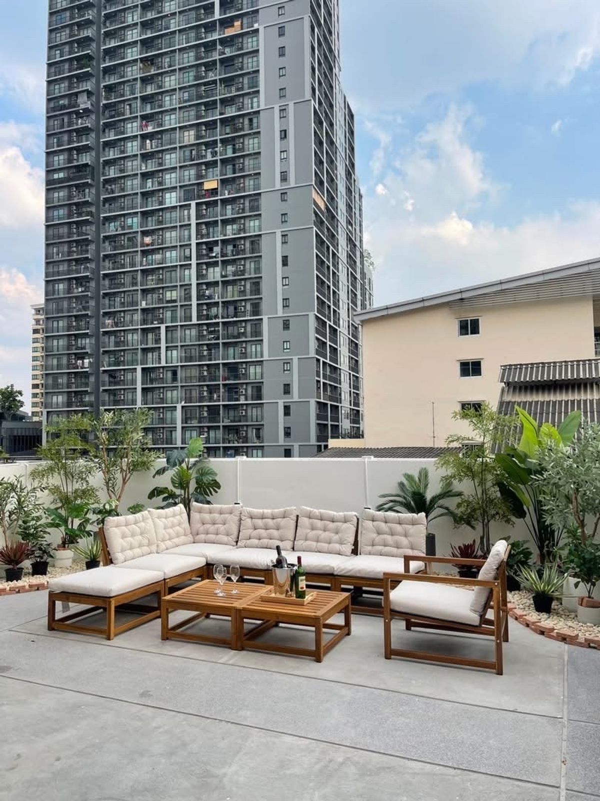 ขายคอนโดสาทร นราธิวาส : ขายคอนโด บ้านพฤกษาสิริ สวนพลู 2 bed 2 bath ขนาด 142.70 เพียง 12.5 MB จอดรถได้ 2 คัน ติดต่อ 086-795-9997 (จิมมี่)
