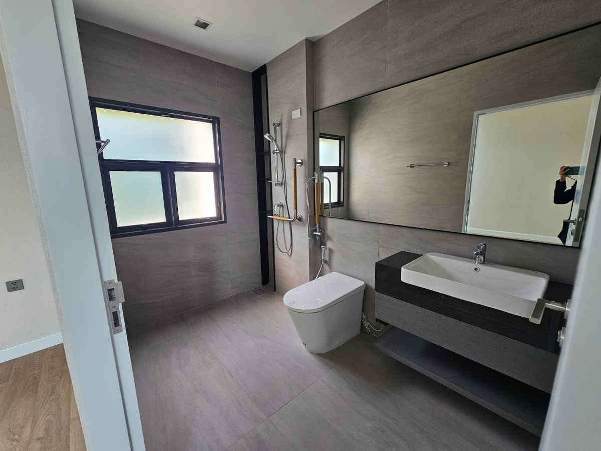 For SaleHouseLadkrabang, Suwannaphum Airport : New Modern House for Sale @ Grand Bangkok Boulevard Yard Bangna 55.9 MB*