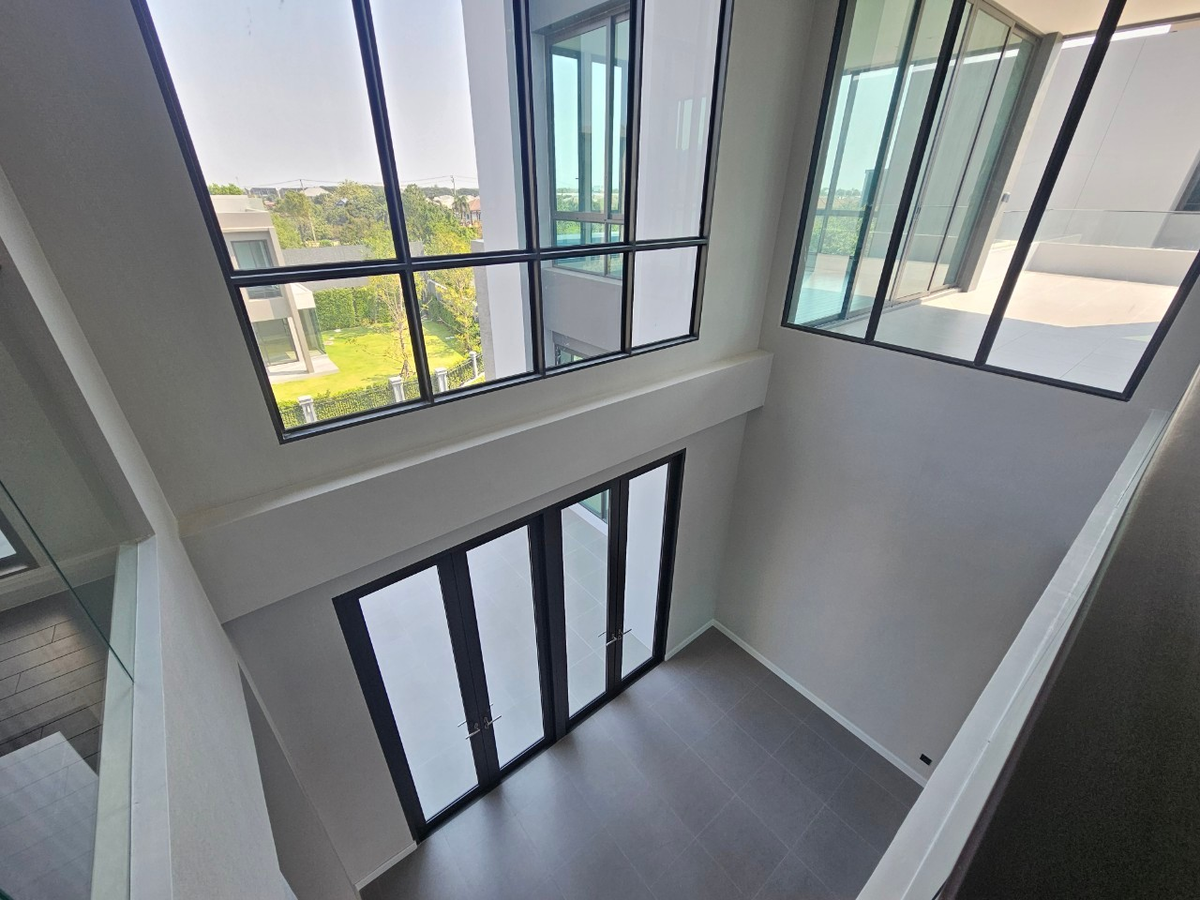 For SaleHouseLadkrabang, Suwannaphum Airport : Grand Bangkok Boulevadyard Bangna, 3 -storey detached house with transfer 55.9 million